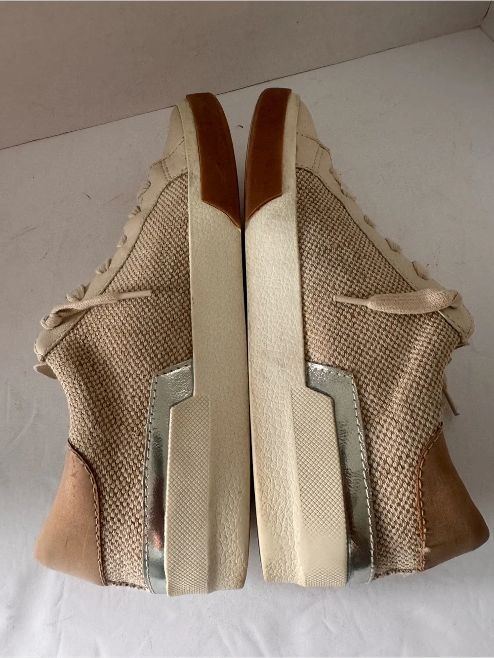DV by Dolce Vita Harryson Off White Cream Low Top Sneakers Shoes Size 8.5